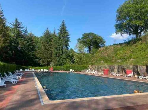 Bazén v ubytování Mobil Home près de Paris nebo v jeho okolí