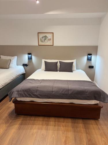 Una cama o camas en una habitación de Hotel Astra