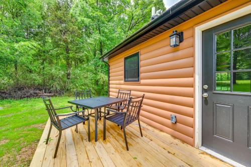 Taman di luar 5 Mi to Mammoth Cave Peaceful Retreat with Fire Pit