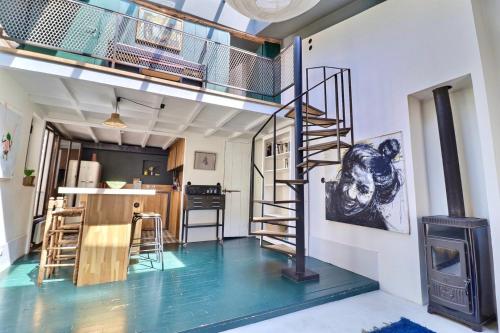 Charming Loft Apartment by Canal Saint Martin