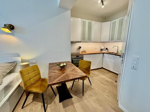 Η κουζίνα ή μικρή κουζίνα στο MEL&BENS Altstadt Suites mit Parkoption