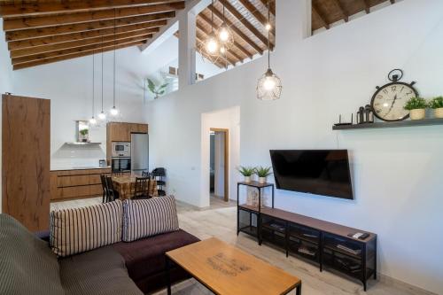 Casa rural de diseño con piscina y barbacoa