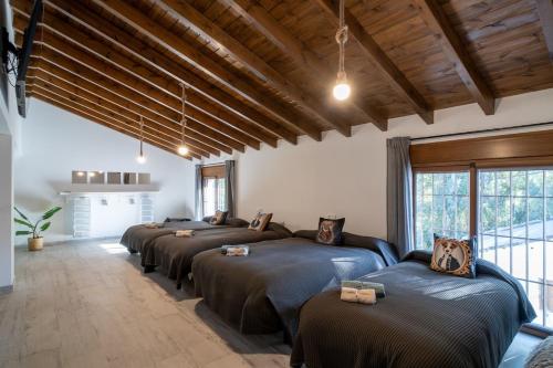 Casa rural de diseño con piscina y barbacoa