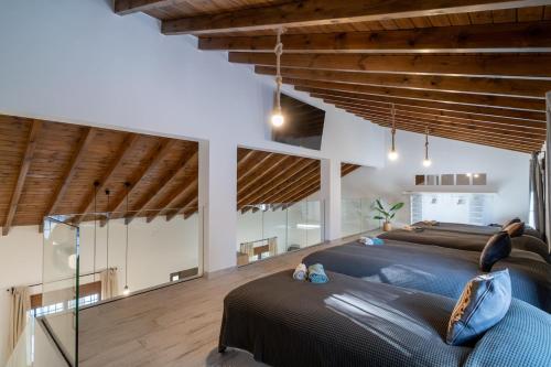 Casa rural de diseño con piscina y barbacoa