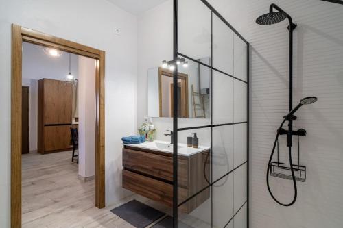Casa rural de diseño con piscina y barbacoa