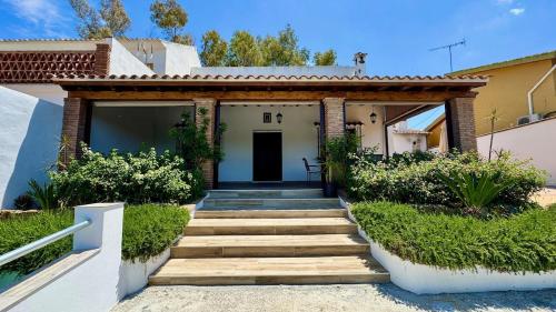 Casa rural de diseño con piscina y barbacoa
