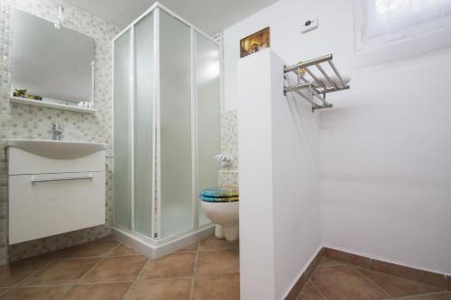 a bathroom with a toilet and a sink at La DaMa in Germignaga