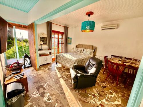 Χώρος καθιστικού στο TRAVELLERS VILLA GADDAFI Agios Gordios
