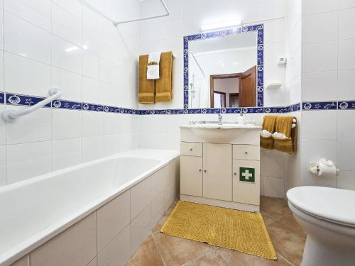 Koupelna v ubytování Apartment Praia Rocha Ochre Haven