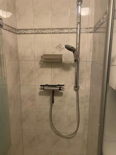a shower with a hose in a bathroom at Haus ElSaVi - Top 1 in Köstendorf