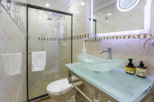 a bathroom with a sink and a toilet at Parque de Envigado a 350 mts, 2bd, 500mb internet in Envigado