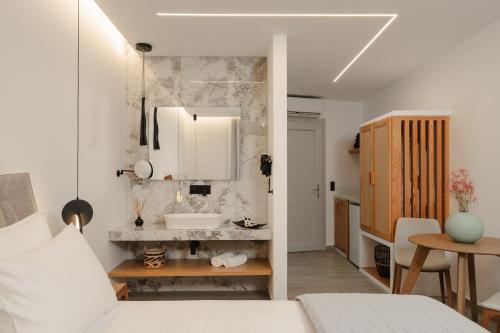 Phaistos Suites photo 3