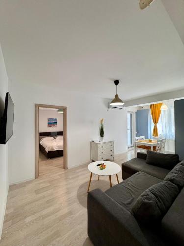 En eller flere senge i et værelse på Happy Family Lamera Residence