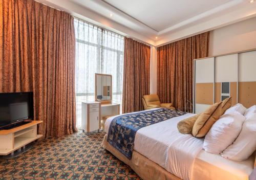 Postel nebo postele na pokoji v ubytování De Hotel Belwood Near IGI Delhi Airport