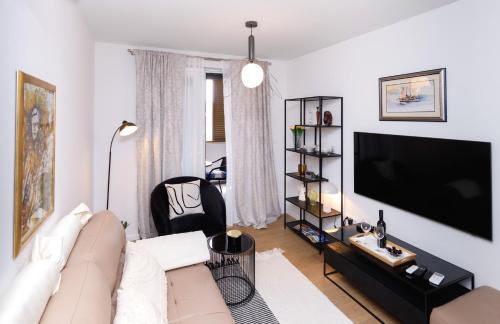 Apartment Luz Split, private parking spot in the garage