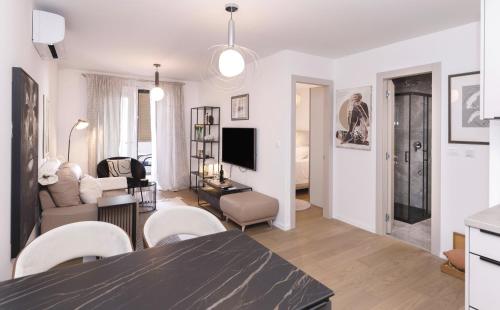 Apartment Luz Split, private parking spot in the garage