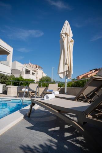 Apartments with pool Villa Zora