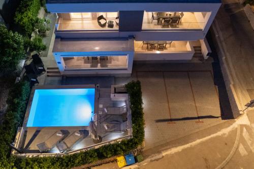 Apartments with pool Villa Zora