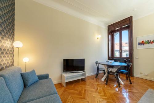 Casa Bella 16 - 8 min to Metro, 15 min to LIN Airport, University area