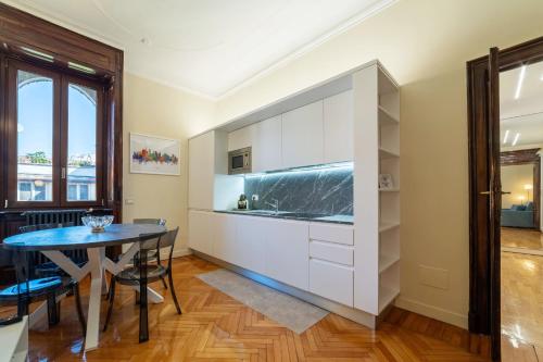Casa Bella 16 - 8 min to Metro, 15 min to LIN Airport, University area