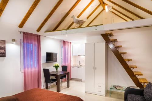 Split Oasis Studio Apartments