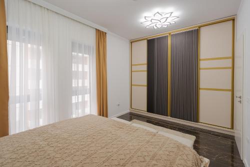 Ένα ή περισσότερα κρεβάτια σε δωμάτιο στο Adela & Robert Home cu piscină și parcare privată