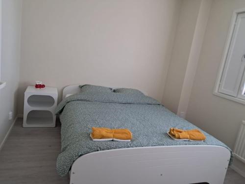 Katil atau katil-katil dalam bilik di Sun & Steam Home in Hanko