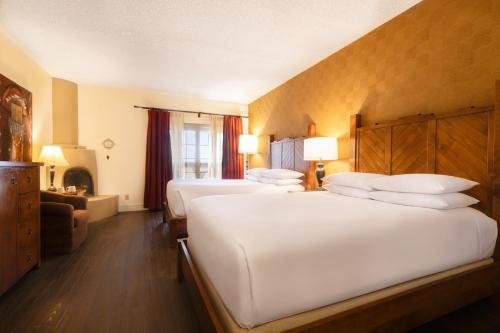 Кровать или кровати в номере Eldorado Hotel and Spa