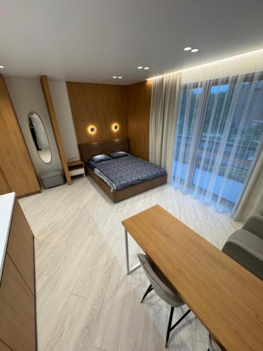 Una cama o camas en una habitación de V4 Europa New Apartment