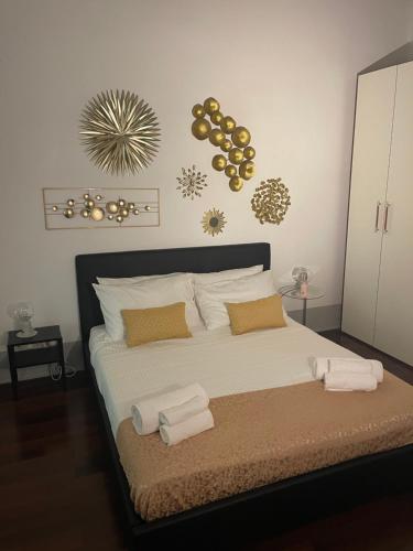Katil atau katil-katil dalam bilik di Volturno House - Walking distance from Tower