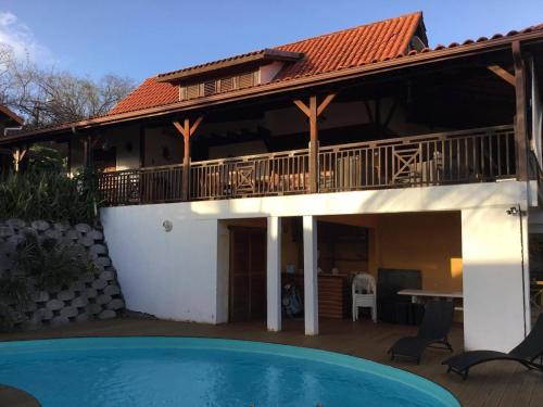 Piscine de l'établissement Kay Babou, villa avec vue sur les Caraïbes, Case Pilote Martinique ou située à proximité