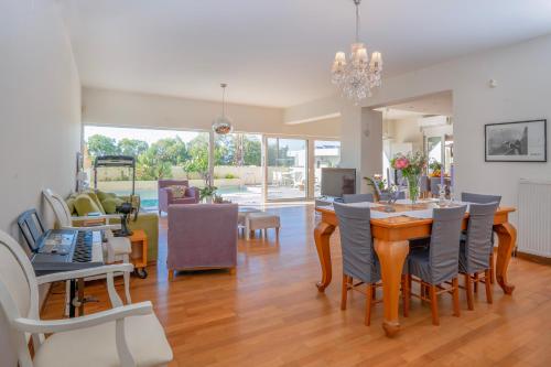 Doukas Retreat, Home Gym, 3 minutes from the Beach