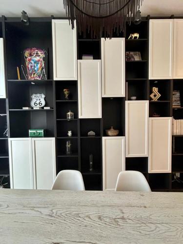 Φωτογραφία από το άλμπουμ του A Casa di Lamu, eleganza in Piazza della Vittoria, 140mq στην Παβία