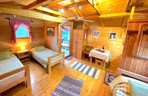 an overhead view of a bedroom in a log cabin at Eko apartments Drvljanik in Kaluđerac