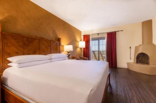 Кровать или кровати в номере Eldorado Hotel and Spa