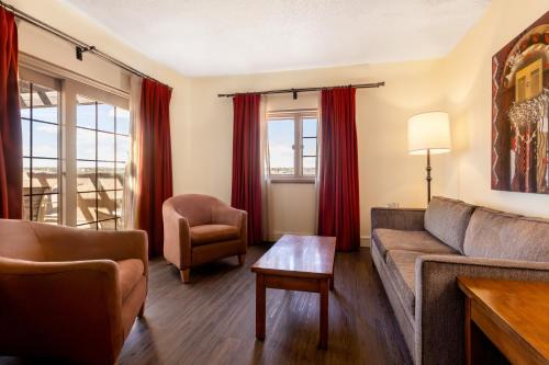 Гостиная зона в Eldorado Hotel and Spa