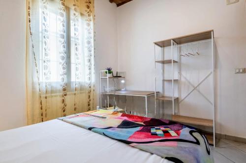 Postel nebo postele na pokoji v ubytování La gemma di Pisa mini casa giardino BBQ parcheggio
