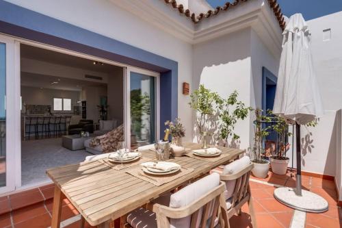 Luxury Penthouse With Sea View in Paraiso Pueblo