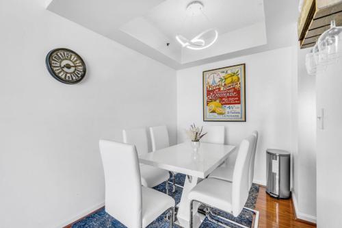 City-View Retreat in Brickell 2BR and Free Parking photo 8