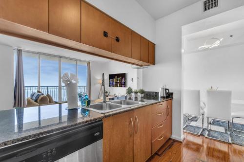 City-View Retreat in Brickell 2BR and Free Parking photo 11