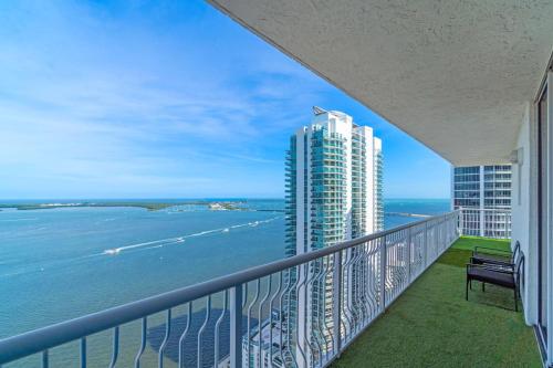 City-View Retreat in Brickell 2BR and Free Parking photo 18