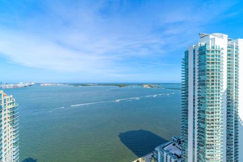 City-View Retreat in Brickell 2BR and Free Parking photo 19