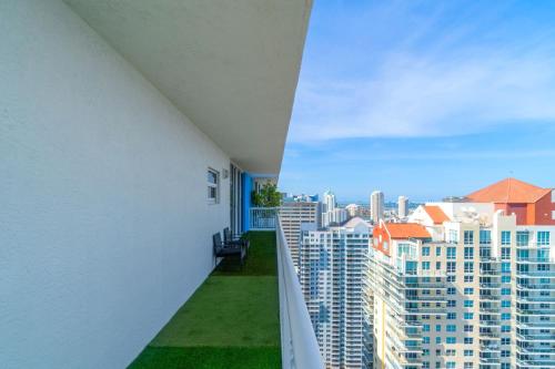 City-View Retreat in Brickell 2BR and Free Parking photo 20