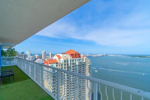 City-View Retreat in Brickell 2BR and Free Parking photo 21