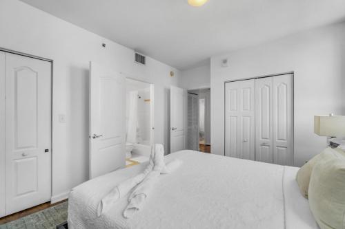 City-View Retreat in Brickell 2BR and Free Parking photo 17