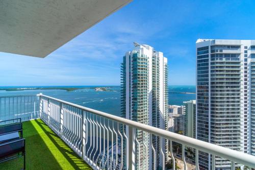 City-View Retreat in Brickell 2BR and Free Parking photo 22