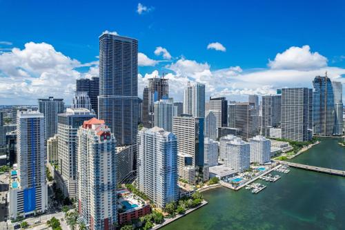 City-View Retreat in Brickell 2BR and Free Parking photo 35