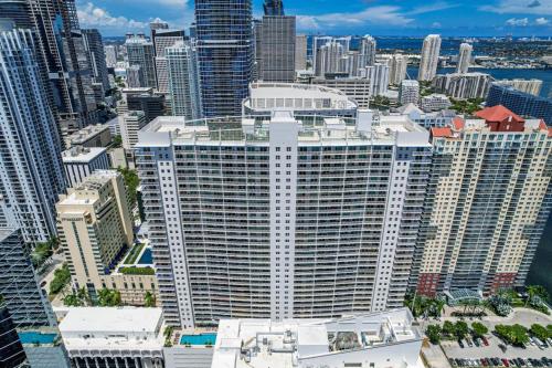 City-View Retreat in Brickell 2BR and Free Parking photo 36
