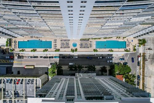 City-View Retreat in Brickell 2BR and Free Parking photo 38