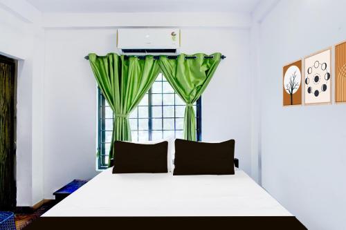 Ένα ή περισσότερα κρεβάτια σε δωμάτιο στο Super Hotel O A Star Lodge